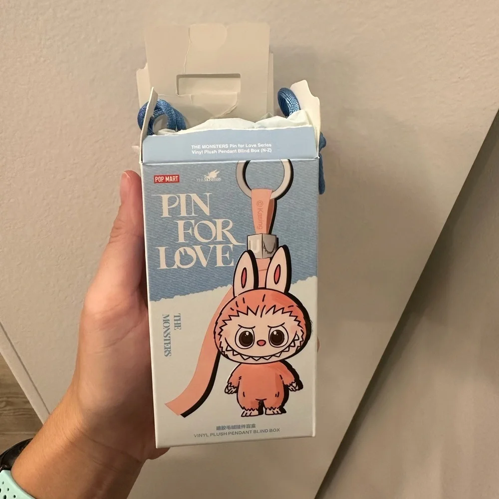 POPMART Labubu Pin for Love “R” (black) - Picture 2 of 7